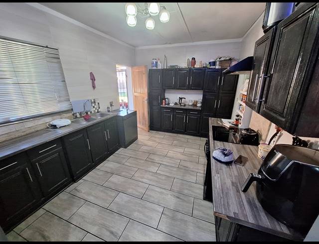 3 BEDROOM FREESTANDING FOR SALE IN VANDERBIJLPARK SE 1